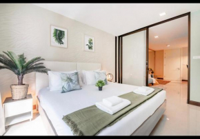 BTS Nana, Nightlife, malls, shops, inter Hospital, Office Bldg all in shortwalk, Bangkok